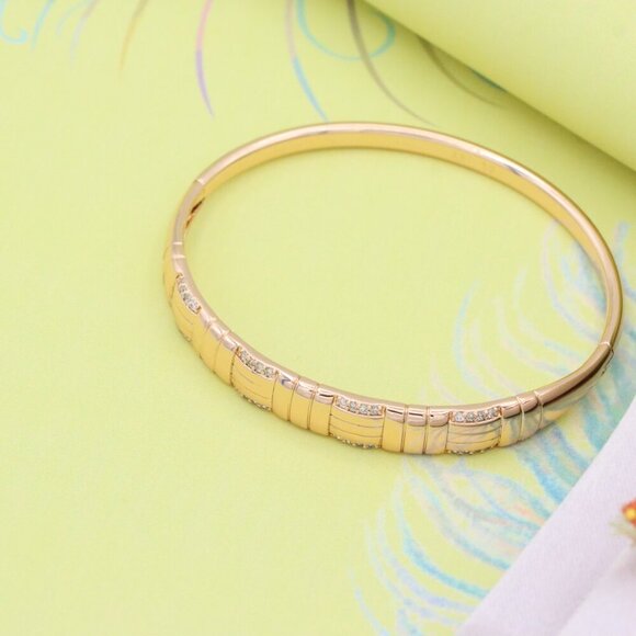 Elegant Rose Gold Bangle with Textured Design and Crystal Accents, XPBL0504 - Picture 4 of 12